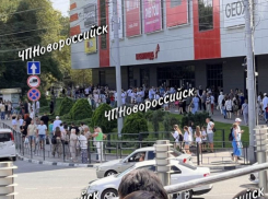 В Новороссийске идет массовая эвакуация людей из ТЦ «Красная площадь»