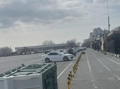 Туалет у «Малой Земли» в Новороссийске валяется больше месяца 