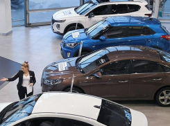 Рекордно низкий спрос: автомобильный рынок в России рухнул на 43% 