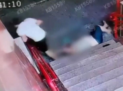 Помощь упавшему прохожему в Новороссийске превратилась в ограбление