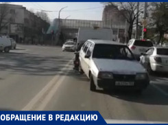 Эвакуатор протащил машину боком по Новороссийску