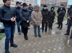 «Пиар на наших проблемах», - новороссийцы недовольны работой депутата