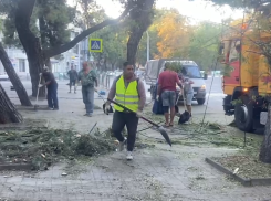 В Новороссийске на улице Советов устраняют последствия атаки БПЛА