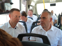 Жарко, нет мусорки: глава Новороссийска покатался по городу на маршрутке