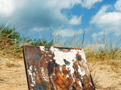 Икону, выброшенную волнами на берег Анапы, отреставрируют