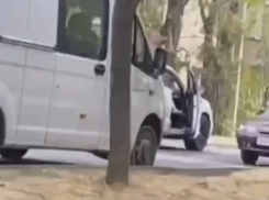 В Новороссийске неизвестные затолкали девушку в машину и увезли 