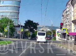 «Осознанно проехал на «красный»: в Новороссийске накажут водителя маршрутки