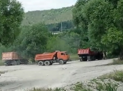 Речку засыпают под парковку: над Абрау нависла угроза экологической катастрофы