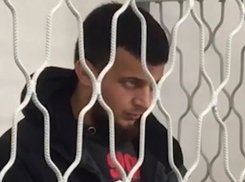 Показали лицо предполагаемого убийцы из Новороссийска: видео из зала суда 