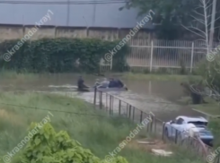 В Краснодаре плавают по улицам в лодках: на Кубани ввели ЧС