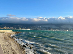 Погода в Новороссийске: осенняя прохлада и порывы ветра до 18 метров в секунду