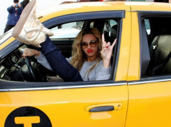 Женщины водят такси лучше мужчин