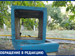 Новороссийцам подарили мусорную урну без дна