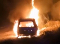 Тело молодой девушки нашли в сгоревшей машине под Новороссийском 
