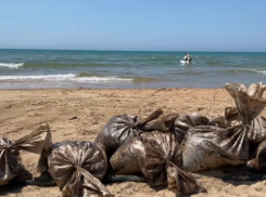 С мазутом что? Водолазы регулярно смотрят на фрагменты затонувших в Керченском проливе танкеров