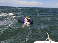 Руссо туристо не перестает удивлять: уплыл в шторм и уснул