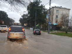 Улицы Новороссийска ушли под воду