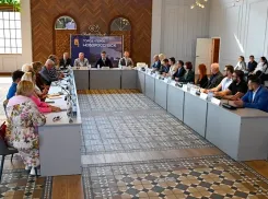 На заседании по развитию виноградарства и виноделия в Новороссийске предложили выращивать трактористов со школьной скамьи