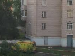 Тело восьмиклассницы нашли под окнами многоэтажки в Новороссийске