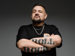 «Будьте добрее»: итогами года и поздравлениями поделился комик из Новороссийска