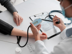 Не работаешь официально - плати! С неработающих россиян предложили брать оплату за ОСМ