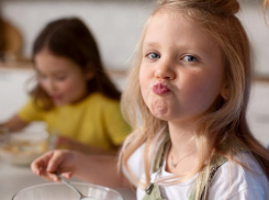 Школьники Новороссийска будут пить сладкий чай: на питание выделили 470 миллионов рублей