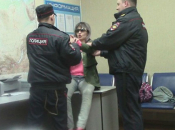 Молодая мать из Новороссийска напала на полицейского