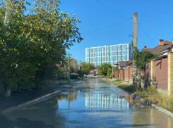 Вся вода - на дороге: житель пожаловался на «наводнение» в пригороде Новороссийска