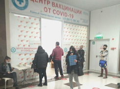 Без QR-кода нельзя, но и привиться нельзя: новороссийцев в ТЦ должны сопровождать волонтеры 