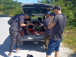 Новороссийские спасатели помогли велосипедисту, получившему травму в горах 