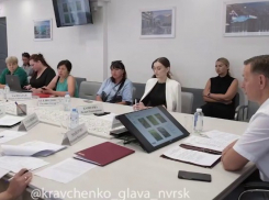 Всё будет «скоро»: жители Новороссийского района задали вопросы Андрею Кравченко