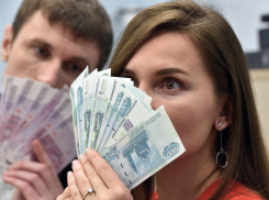 От охранника до уборщика: сколько зарабатывают служащие и рабочие в администрации Новороссийска