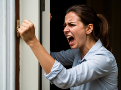 «Мне страшно выходить на улицу»: жену участника СВО терроризирует соседка