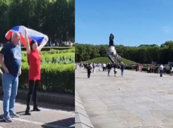 «Провокация!»: россияне не позволили украинцам устроить саботаж у монумента Воину-освободителю