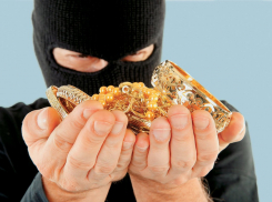 Вынес драгоценности из дома знакомой житель Новороссийска