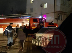 Огонь охватил жилой дом в Новороссийске: есть пострадавшие 