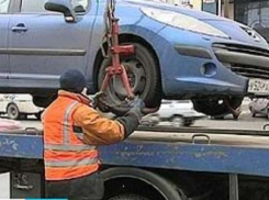 Автоледи не смогла защитить свой автомобиль от новороссийского эвакуатора