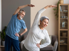 Спортивным пенсионерам в Новороссийске вручили специальные карты