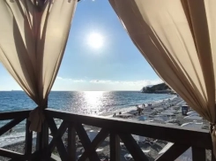 Новороссийцы отогреваются на улицах города