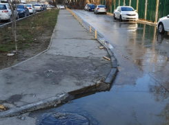 Канализация снова затопила часть Новороссийска и направилась в сторону моря