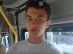 О, новенький! Парень из Краснодара «окучивает» маршрутки Новороссийска