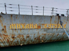 Сплошная ржавчина: новороссийцы в шоке от состояния крейсера «Кутузов» 