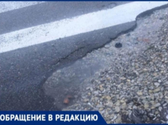 «Вода течет уже 3 месяца»: жительница Новороссийска возмущена пробитой трубой на Куникова