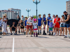 Добрейший движ: танец на колёсах устроили новороссийцы на набережной города 