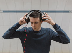 Новороссиец заплатит штраф за свой музыкальный вкус 