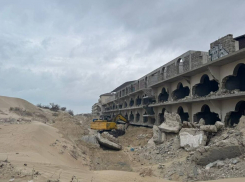 А где отдыхать? С пляжей Анапы вывозят чистый песок 