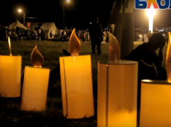 В знак памяти зажгли свечу и встретили «Рассвет» жители Новороссийска