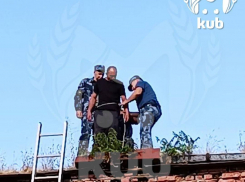 Заключенного “сбежавшего” из тюрьмы на Кубани нашли пьяным на крыше