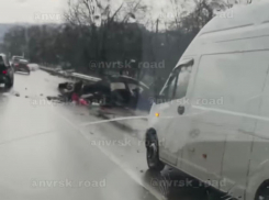 «Лобовое! Там еще и дети!»: жесткое ДТП произошло под Новороссийском 