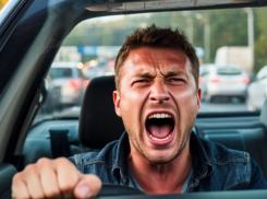 В дороге состарились и «сварились»: на трассе М-4 «Дон» к Черноморским курортам километровые пробки